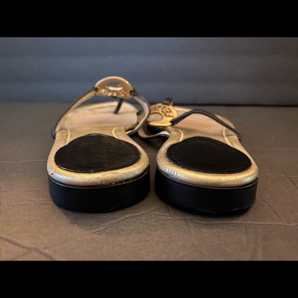 Fendi sandals in gold and black - Picture 13 of 13